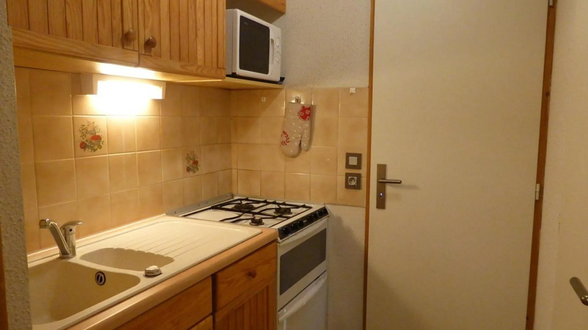 Studio Cabine Ensoleille Au Pied Des Pistes Avec Terrasse, Ideal Pour Famille Et Randonnees - Fr-1-342-192 Areches